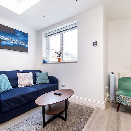 Cosy 1 Bed Apartment With Free Parking Close To Underground Station Zone 2 For Quick Access To Central London Up To 5 Guests Extérieur photo